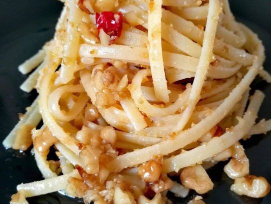 LINGUINE ALLE NOCI E ACCIUGHE CON PANGRATTATO DI IDA FRANCO